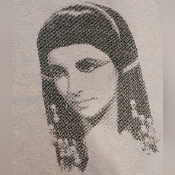 TOPTEN10 Unique Liz Taylor as Cleopatra Sweatshirt, Size Generous Small - Picture 5 of 12